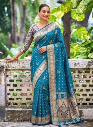 Garb These Fastive And Party Wear Saree in Fine Colored.These Saree And Blouse is Fabricated On Silk.Its Beautified With Weaving Jari Designer.