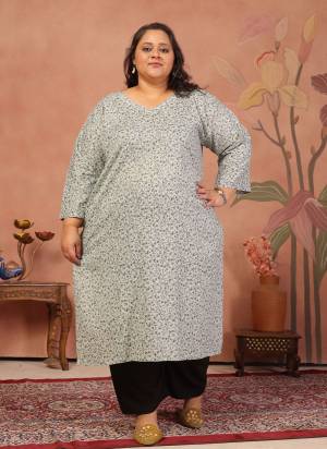 Garb These Beautiful Looking Readymade Plus Size Kurti.These Kurti is Fabricated On Cambric Cotton.Its Beautified With Designer Printed.