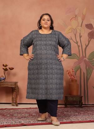 Garb These Beautiful Looking Readymade Plus Size Kurti.These Kurti is Fabricated On Cambric Cotton.Its Beautified With Designer Printed.