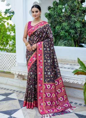 Garb These Fastive And Party Wear Saree in Fine Colored.These Saree And Blouse is Fabricated On Silk.Its Beautified With Weaving Jacquard Designer.