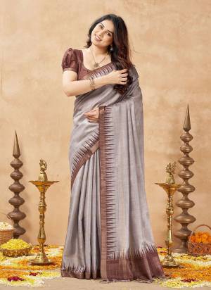 Attactive These Festive Wear Saree in Fine Colored.These Saree And Blouse is Fabricated On Tussar Silk.Its Beautified With Weaving Jari Chex Designer With Temple Printed.