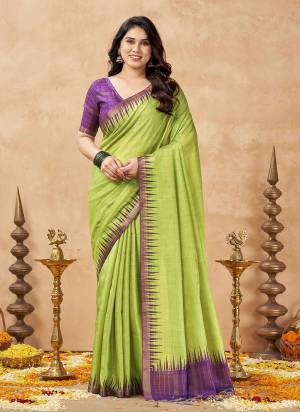 Attactive These Festive Wear Saree in Fine Colored.These Saree And Blouse is Fabricated On Tussar Silk.Its Beautified With Weaving Jari Chex Designer With Temple Printed.