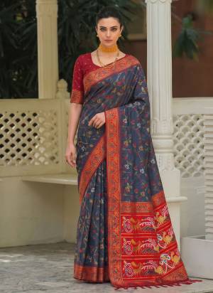Garb These Fastive And Party Wear Saree in Fine Colored.These Saree And Blouse is Fabricated On Silk.Its Beautified With Weaving Jacquard Designer.
