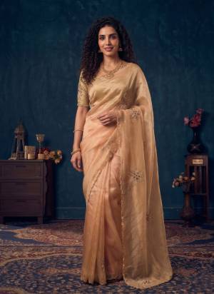 Look Attrective These Designer Party Wear Saree in Fine Colored.These Saree Are Organza Silk And Blouse Are Raw Silk is Fabricated.Its Beautified Desiger Zarka,Beads Work.