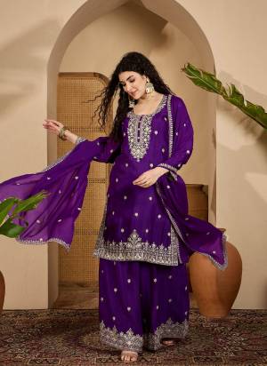 Looking These Suit in Fine Colored Pair With Bottom And Dupatta.These Top Are Chinon Silk And Bottom Are Fabricated On Chinon Silk Pair With Chinon Silk Dupatta.Its Beautified With Heavy Designer Embroidery Work.