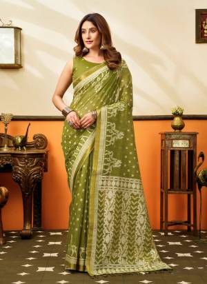Garb These Fancy Party Wear Saree in Fine Colored.These Saree Are Cotton Silk And Blouse is Cotton Silk Fabricated.Its Beautified With Woven Jacquard Designer.