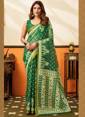 Garb These Fancy Party Wear Saree in Fine Colored.These Saree Are Cotton Silk And Blouse is Cotton Silk Fabricated.Its Beautified With Woven Jacquard Designer.