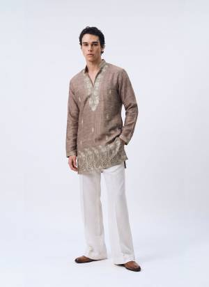 Looking These Party Wear Mans Wear Kutra Payjama in Fine Color. These Kurta Are Salsa And Payjama Lachaka Fabriced With Designer Embroidery Work .