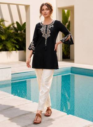 Looking These Beautiful Looking Readymade Tunic Kurti.These Kurti Are Fabricated On Rayon.Its Beautified With Designer Embroidery Work.
