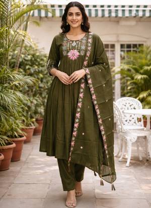 Garb These Beautiful Looking Readymade Suits.These Top And Bottom Are Roman Silk And Dupatta Are Roman Silk Fabricated.Its Beautified With Disigner Multy Thread Embroidery Work.