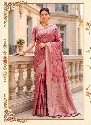 Garb These Fastive And Party Wear Saree in Fine Colored.These Saree And Blouse is Fabricated On Banarasi Silk.Its Beautified With Woven Jacquard Designer.
