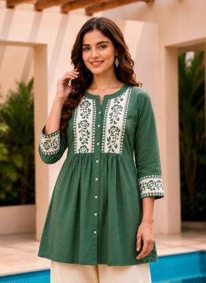 Garb These Beautiful Looking Readymade Tunic Kurti.These Kurti Are Fabricated On Dabu Cotton.Its Beautified With Designer Embroidery Work.