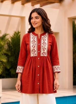 Garb These Beautiful Looking Readymade Tunic Kurti.These Kurti Are Fabricated On Dabu Cotton.Its Beautified With Designer Embroidery Work.