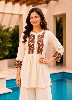 Garb These Beautiful Looking Readymade Tunic Kurti.These Kurti Are Fabricated On Dabu Cotton.Its Beautified With Designer Embroidery Work.