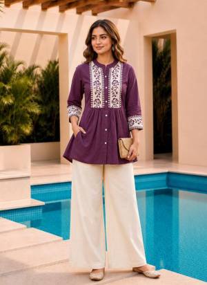 Garb These Beautiful Looking Readymade Tunic Kurti.These Kurti Are Fabricated On Dabu Cotton.Its Beautified With Designer Embroidery Work.