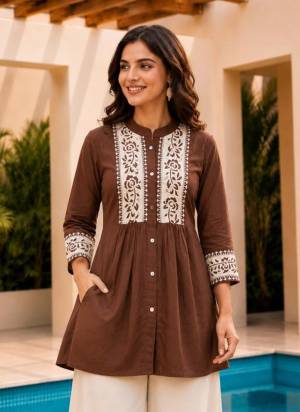 Garb These Beautiful Looking Readymade Tunic Kurti.These Kurti Are Fabricated On Dabu Cotton.Its Beautified With Designer Embroidery Work.