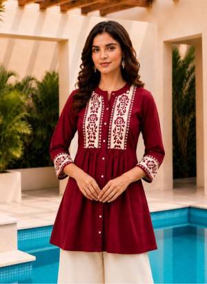 Garb These Beautiful Looking Readymade Tunic Kurti.These Kurti Are Fabricated On Dabu Cotton.Its Beautified With Designer Embroidery Work.