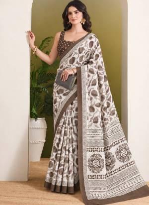 Garb These Party Wear Ready To Wear Saree in Fine Colored.These Saree Are Silk Blend And Blouse is Silk Blend Fabricated.Its Beautified With Designer Printed.