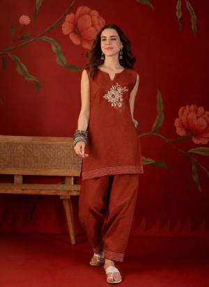Looking These Co Ord Set in Fine Colored Pair With Bottom.These Top Are Cotton And Bottom Are Fabricated On Cotton Pair.Its Beautified With Designer Printed.