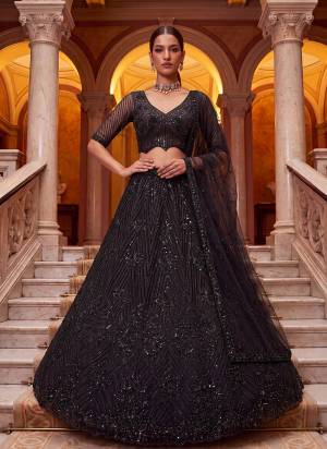 For A Fancy Designer Look,Grab These Lehenga Choli With Dupatta in Fine Colored.These Lehenga And Choli Are Net And Dupatta Are Fabricated On Net Pair.Its Beautified With Sequance,Thread Embroidery,Beads Work. 