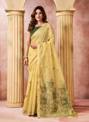 Garb These Fancy Party Wear Saree in Fine Colored.These Saree Are Cotton And Blouse is Cotton Fabricated.Its Beautified With Woven Thread Designer.