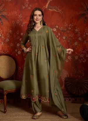 Looking These Prty Wear Salwar Suit in Fine Colored Pair With Bottom And Dupatta.These Top Are Mull Chanderi And Bottom Are Fabricated On Roman Silk Pair With Mull Chanderi Dupatta.Its Beautified With Designer Embroidery Work.