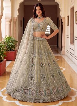 For A Fancy Designer Look,Grab These Lehenga Choli With Dupatta in Fine Colored.These Lehenga And Choli Are Net And Dupatta Are Fabricated On Soft Net Pair.Its Beautified With Patch,Jari,Multy Thread Embroidery,Crystal Hand Work. 