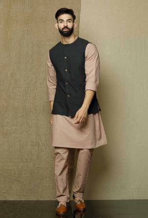 Here Is A Rich And Decent Looking Readymade Pair Of Men's Kurta Pyjama With Jacket. This Kurta And Pyjama Are Fabricated On Cotton Paired With Cotton Fabricated Jacket. Buy This Pair For The Upcoming Wedding And Festive Season. 

