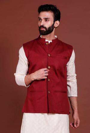 Here Is A Rich And Decent Looking Readymade Pair Of Men's Kurta Pyjama With Jacket. This Kurta And Pyjama Are Fabricated On Cotton Paired With Cotton Fabricated Jacket. Buy This Pair For The Upcoming Wedding And Festive Season. 

