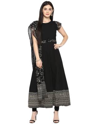 Grab This Readymade Long Kurti In Black Color Fabricated On Faux Crepe Beautified With Sleeve And Round Neck Georgette Dupatta. It Is Light In Weight And Easy To Carry All Day Long. 