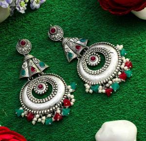 An Enhanced Look To Your Personality By Pairing Up This Beautiful Earring Set With Your Ethnic Attire. This Pretty Set Is In Silver Color Beautified With Kundan Work. Buy Now.