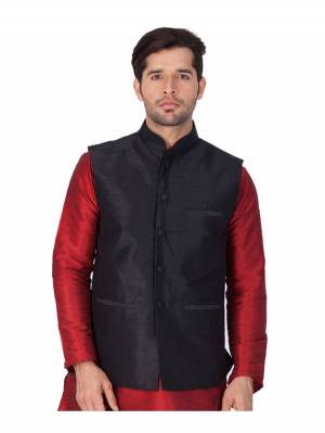 Here Is A Rich And Decent Looking Readymade Pair Of Men's Jacket. This Jacket Are Cotton Fabricated. Buy This Pair For The Upcoming Wedding And Festive Season. 

