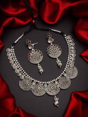 Give An Enhanced Look To Your Personality By Pairing Up This Beautiful Necklace Set With Your Ethnic Attire. This Pretty Set Is In Silver Color Beautified With Temple. Buy Now.