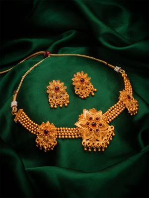 Give An Enhanced Look To Your Personality By Pairing Up This Beautiful Nacklace Set With Your Ethnic Attire. This Pretty Set Is In Rose Gold Color Beautified With Temple Work. Buy Now.