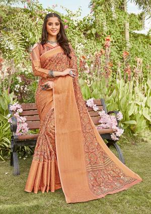 Celebrate This Festive Season In This Very Pretty Fancy Colored Designer Saree Paired With Blouse. This Saree and Blouse Are Linen Based Beautified With Detailed Wevon Pallu Border And Digital Printed Saree. 