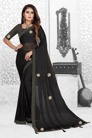 Grab This Pretty Elegant Looking Designer Saree In Fine Color Paired With Blouse. This Saree And Blouse Are Spandex Poly Blend Based Beautified With Wevon Designer. Buy Now.