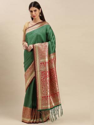 Attractive Wearing Look This Partywear Saree Are Fine Saree Paired With Blouse.  This Heavy Designer Weaving Work Saree And Blouse Are Banarasi Silk Based Fabric. Buy This Pretty Saree Now.