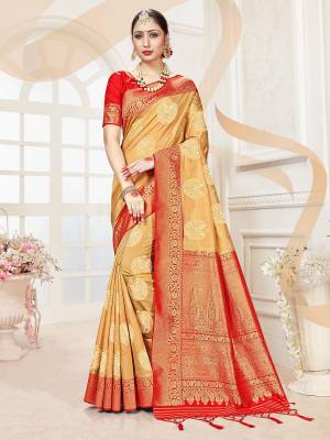 Attractive Wearing This Fine Colored Saree Paired With Contreased Blouse.This Heavy Designer Wevon Saree Is Banarasi Silk Based Which Gives A Rich Look To Your Personality. Buy This Pretty Saree Now.