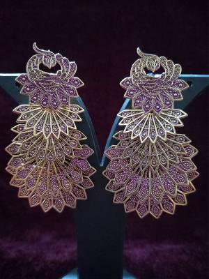 An Enhanced Look To Your Personality By Pairing Up This Beautiful Earring With Your Ethnic Attire. This Pretty Set Is In Fancy Color Beautified With Oxodised Plating Work. Buy Now.