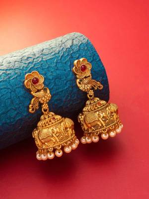 Attrective Give An Enhanced Look To Your Personality By Pairing Up This Beautiful Earring Set With Your Ethnic Attire. This Pretty Set Is In Gold Color Beautified With Stone And Pearl Work. Buy Now.