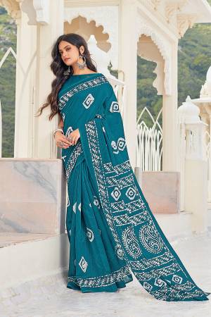 Attrective This Traditional Saree Are Fine Saree Paired With Blouse.This Saree And Blouse Are Cotton Based Fabric With Heavy Designer Printed. Buy This Pretty Saree Now.