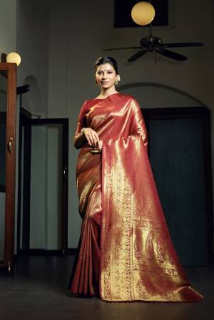 Garb This Traditional Saree Are Fine Saree Paired With Blouse.This Saree And Blouse Are Art Silk Based Fabric With Heavy Weaving Designer Work. Buy This Pretty Saree Now.