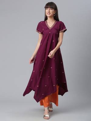 Attrective This Readymade Long Kurti With Bottom In Fine Color Fabricated On Crepe Beautified With Designer Printed. It Is Light In Weight And Easy To Carry All Day Long. 