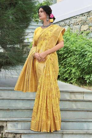 Attrective This Traditional Saree Are Fine Saree Paired With Blouse.This Saree And Blouse Are Linen Based Fabric With Heavy Wevon Designer Jari Work. Buy This Pretty Saree Now.