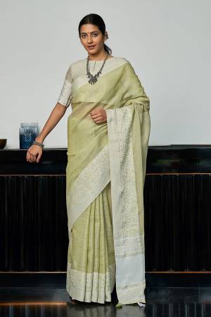 Garb This Traditional Saree Are Fine Saree Paired With Blouse.This Saree And Blouse Are Linen Based Fabric With Wevon Designer Pallu Border Work. Buy This Pretty Saree Now.