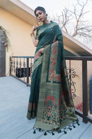 Attrective This Fastival Saree Are Fine Saree Paired With Blouse.This Saree And Blouse Are Tassar Silk Based Fabric With Heavy Wevon Designer Jacquard Pallu And Border Work. Buy This Pretty Saree Now.