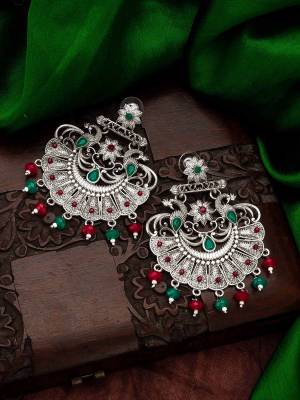 Attrective Look To Your Personality By Pairing Up This Beautiful Earring With Your Ethnic Attire. This Pretty Set Is In Fine Color Beautified With Kundan Work. Buy Now.