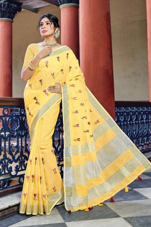 Looking This Designer Partywear Saree Are Fine Saree Paired With Blouse.This Saree And Blouse Are Linen Based Fabric With Wevon Designer With Printed. Buy This Pretty Saree Now.