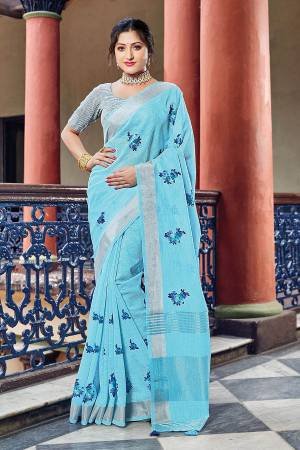 Looking This Designer Partywear Saree Are Fine Saree Paired With Blouse.This Saree And Blouse Are Linen Based Fabric With Wevon Designer With Printed. Buy This Pretty Saree Now.