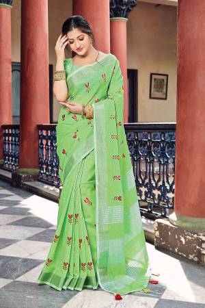 Looking This Designer Partywear Saree Are Fine Saree Paired With Blouse.This Saree And Blouse Are Linen Based Fabric With Wevon Designer With Printed. Buy This Pretty Saree Now.